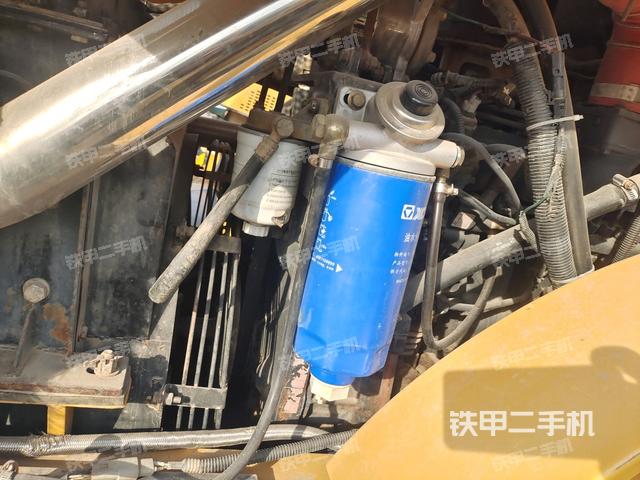 發(fā)動(dòng)機(jī)右側(cè)全景（壓路機(jī)發(fā)動(dòng)機(jī)艙）