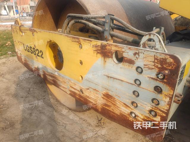 前輪左側(cè)減震塊連接及部件（壓路機(jī)前后車架）