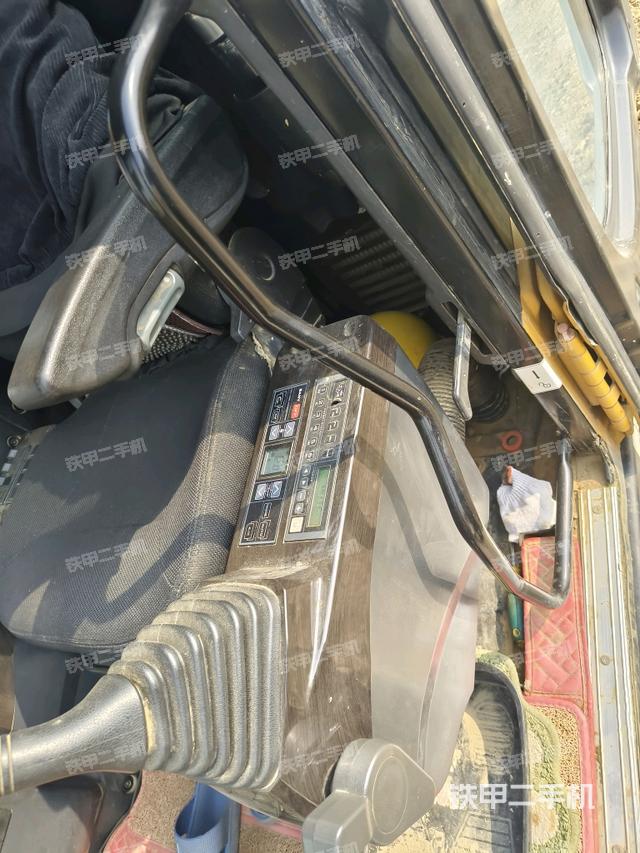 座椅右側(cè)控制臺/鑰匙門/油門/含右手柄（駕駛室部分）