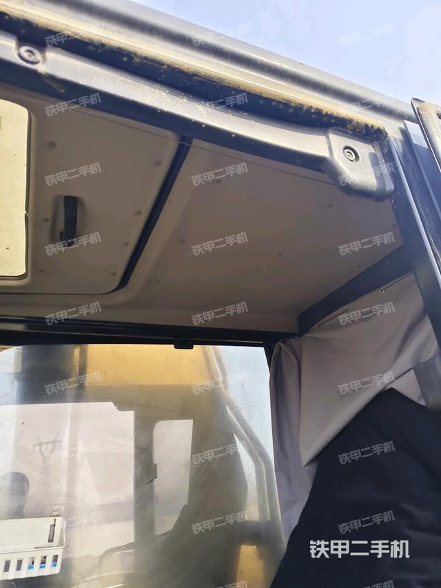 后窗玻璃角標（駕駛室部分）