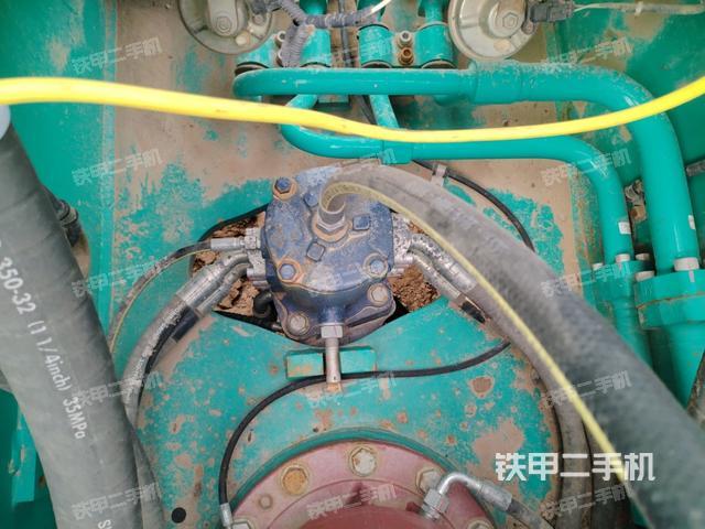 中央回轉(zhuǎn)接頭特寫(xiě)(上車(chē)部件) 中央回轉(zhuǎn)接頭特寫(xiě)(上車(chē)部件)