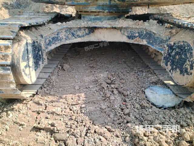 轉(zhuǎn)盤和下車架正前（工作和回轉(zhuǎn)裝置）