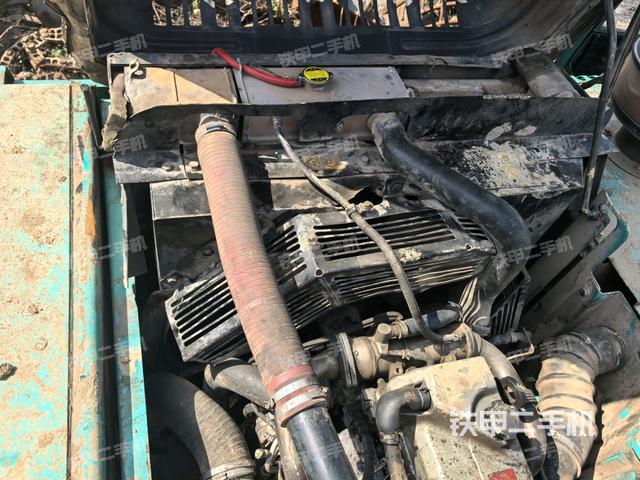 中央回轉接頭特寫(上車部件) 中央回轉接頭特寫(上車部件)