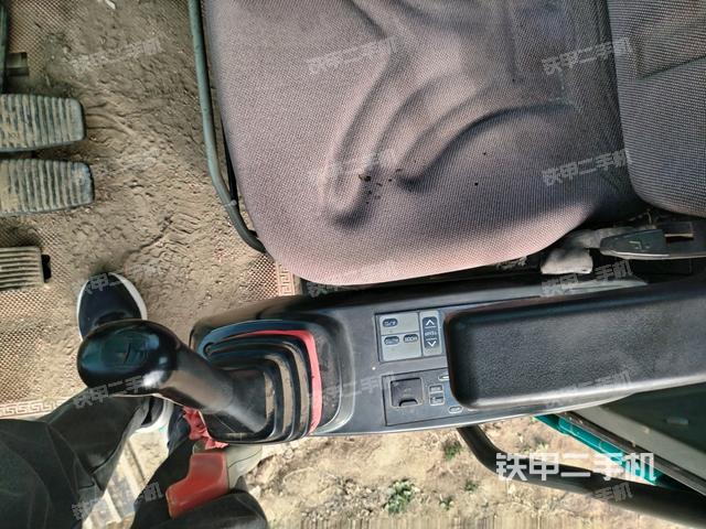 座椅左側(cè)控制臺(tái)/音響/含左手柄(駕駛室部分) 座椅左側(cè)控制臺(tái)/音響/含左手柄(駕駛室部分)