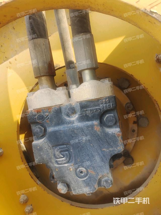 正后側(cè)（壓路機(jī)前后車架）