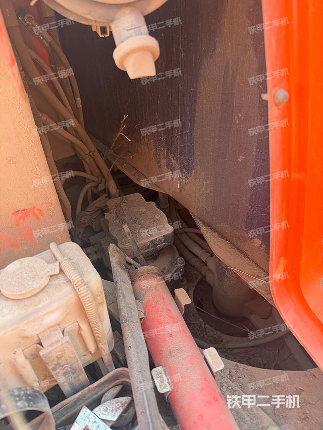 回转马达和主控阀（整机外观）