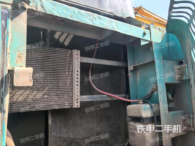 散熱器正面(大件艙室) 散熱器正面(大件艙室)
