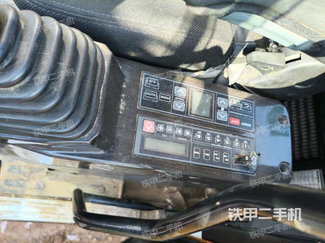 座椅右側(cè)控制臺(tái)/鑰匙門/油門/含右手柄（駕駛室部分）