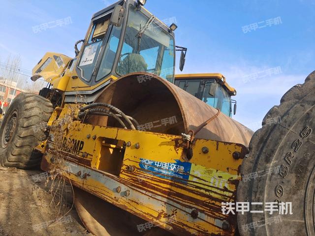 右前45°（壓路機整機外觀）