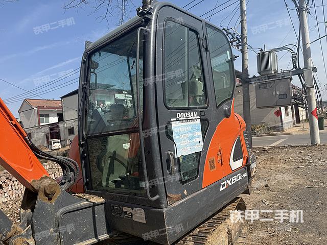 驾驶室整体（整机外观）