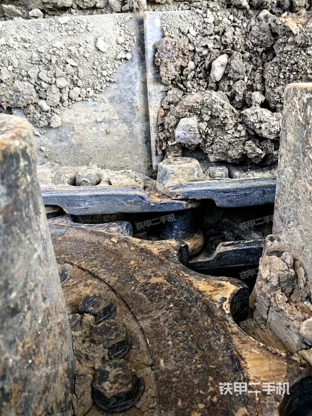 右驅(qū)動(dòng)輪（行走機(jī)構(gòu)）