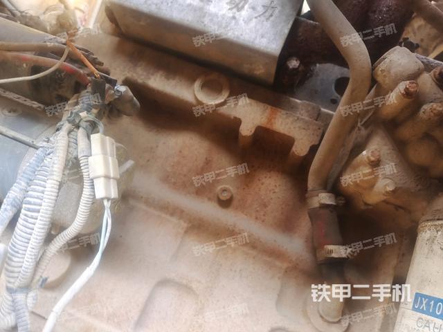 發(fā)動(dòng)機(jī)艙全景（壓路機(jī)發(fā)動(dòng)機(jī)艙）