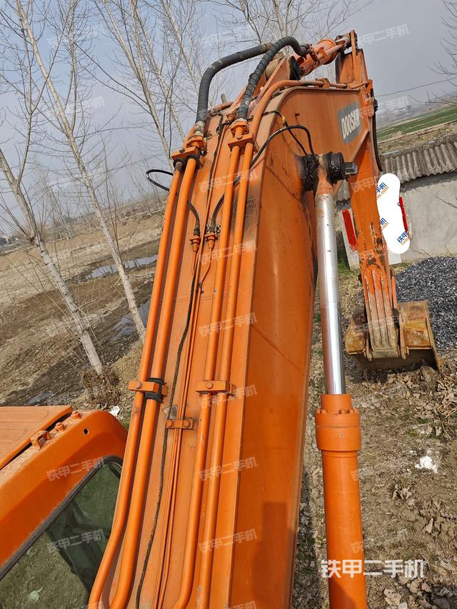 大臂背部俯視（工作和回轉(zhuǎn)裝置）