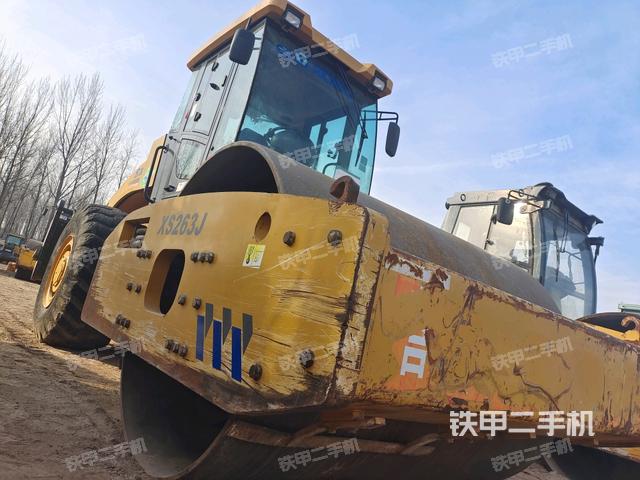 右前45°（壓路機(jī)整機(jī)外觀）