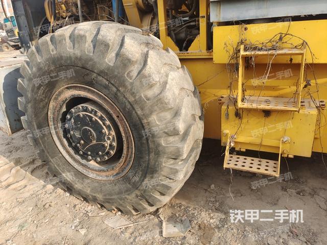 前輪左側減震塊連接及部件（壓路機前后車架）