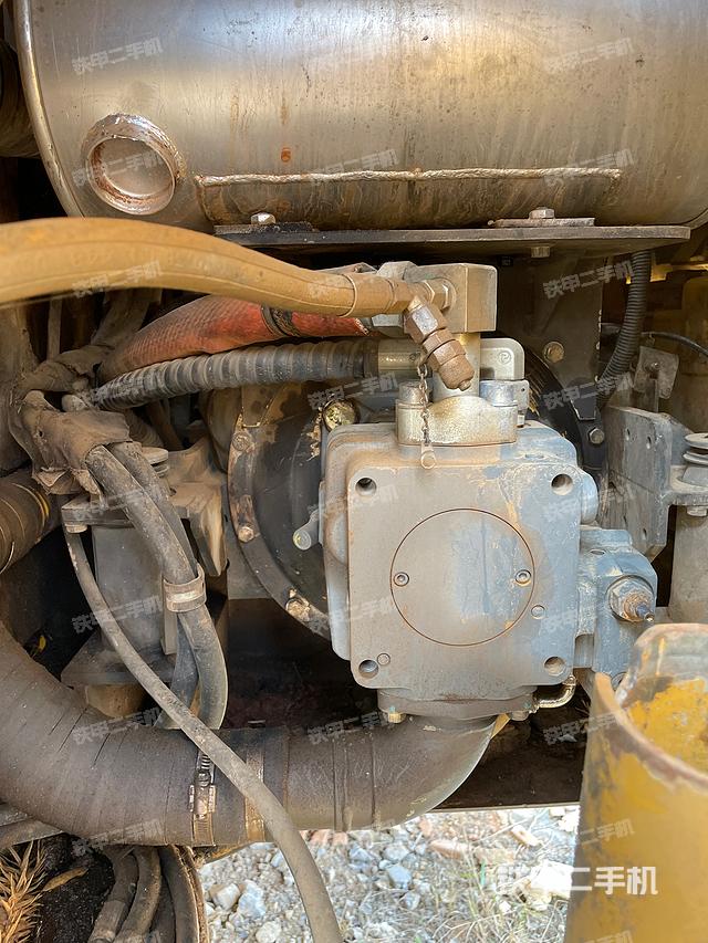 液壓泵艙室正面整體（整機(jī)外觀）