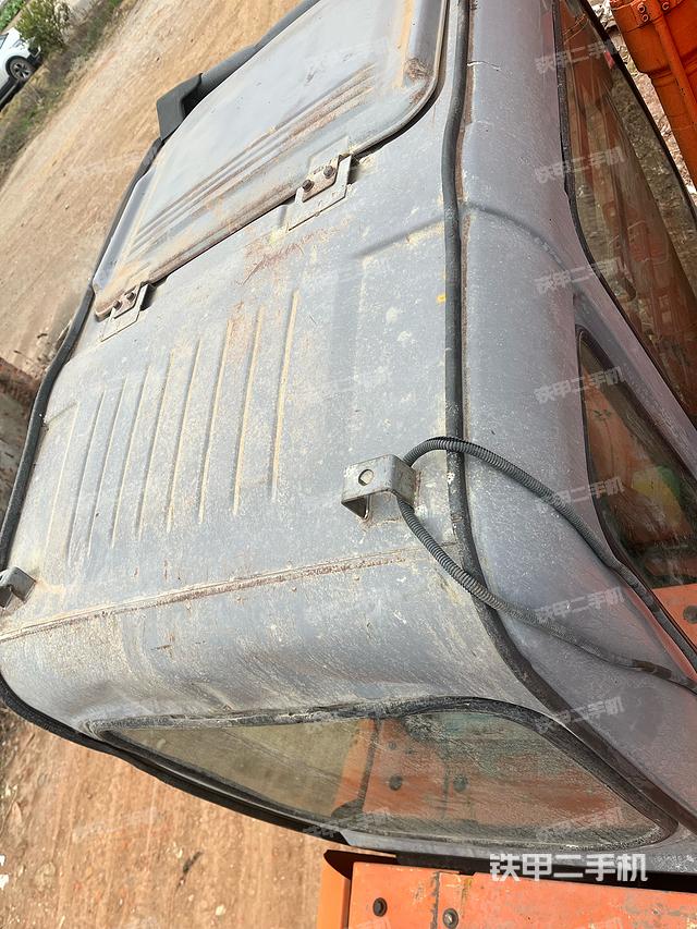 驾驶室顶部（整机外观）