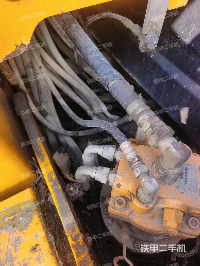 回轉馬達和主控閥（整機外觀）