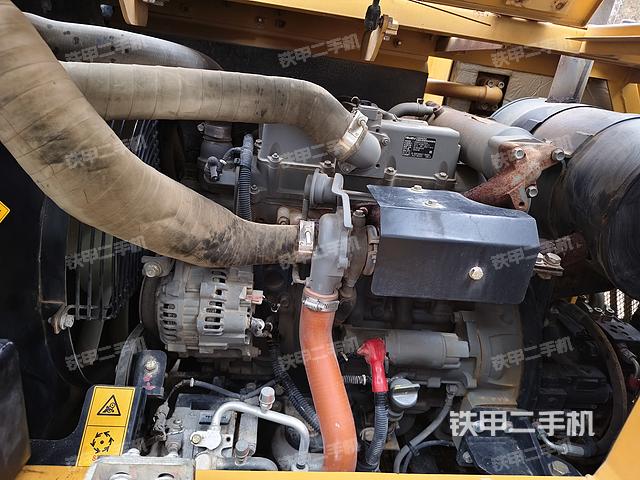 驾驶室顶部（整机外观）