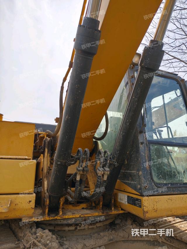 铲斗右后整体（工作和回转装置）