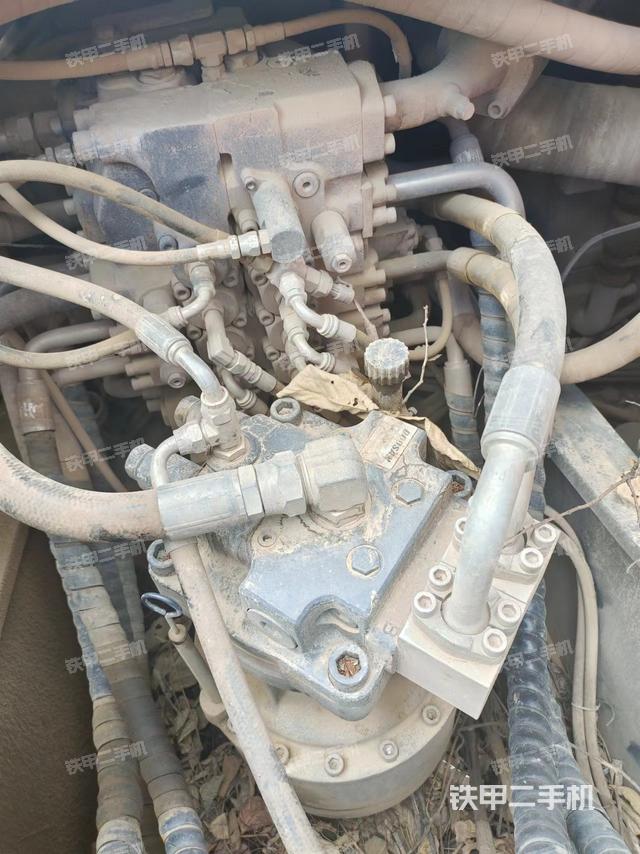 回转马达和主控阀（整机外观）