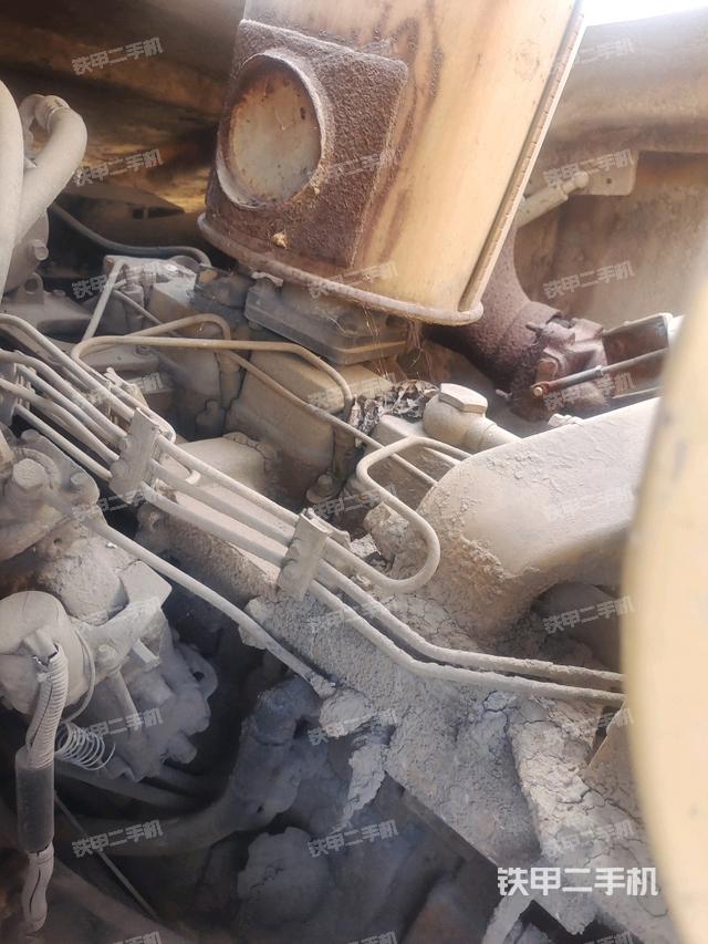 分動(dòng)箱或變速箱（壓路機(jī)發(fā)動(dòng)機(jī)艙）