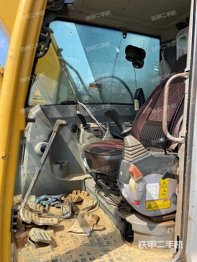 駕駛室整體（整機(jī)外觀）