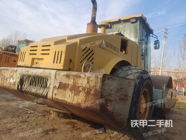 山东临工LGS822压路机的设备实拍-第3张实拍照片