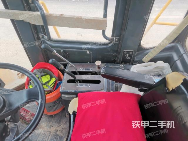 駕駛室正側(cè)（駕駛室部分）