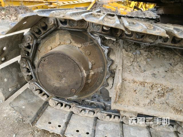 左驅(qū)動輪（行走機構(gòu)）