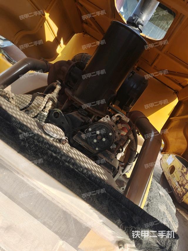 風(fēng)扇及皮帶（壓路機(jī)發(fā)動(dòng)機(jī)艙）