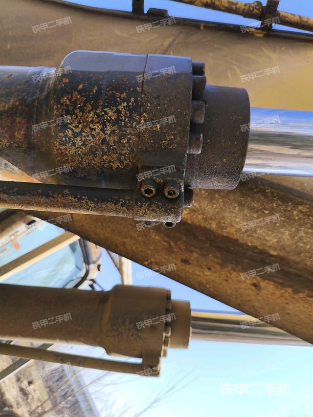 大臂油缸整體?豎拍（工作和回轉(zhuǎn)裝置）