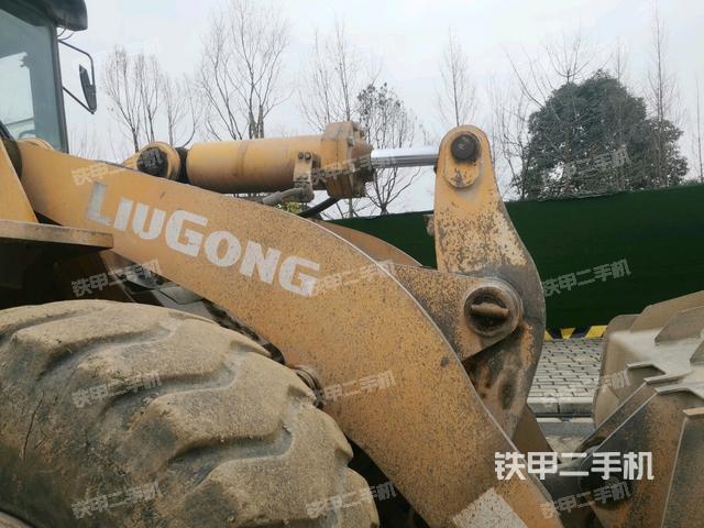 鏟斗油缸側(cè)面（工作裝置）