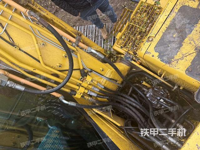 小臂整體右前(工作和回轉裝置) 小臂整體右前(工作和回轉裝置)