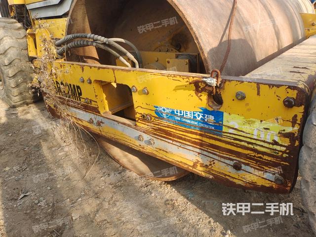 前車架正左側（壓路機前后車架）