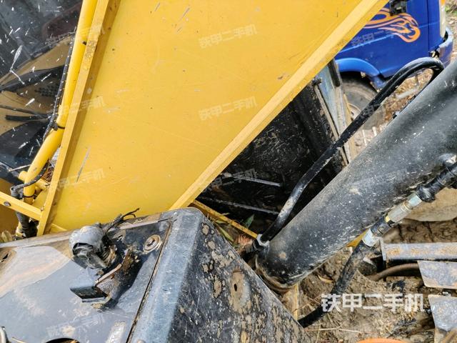 大臂根部?斜（工作和回轉(zhuǎn)裝置）