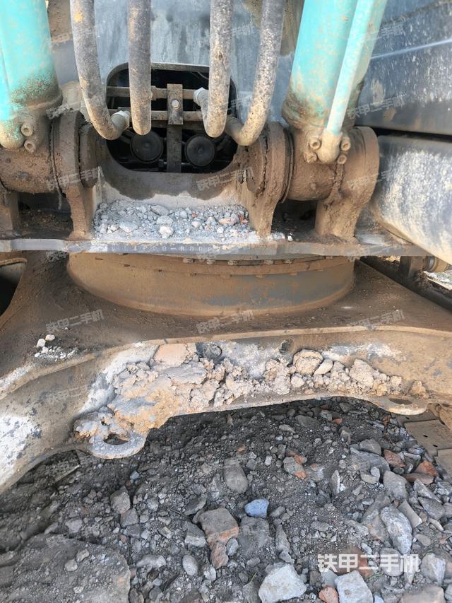 轉(zhuǎn)盤和下車架正前（工作和回轉(zhuǎn)裝置）