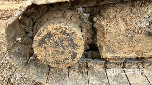 右驅(qū)動輪（行走機構(gòu)）