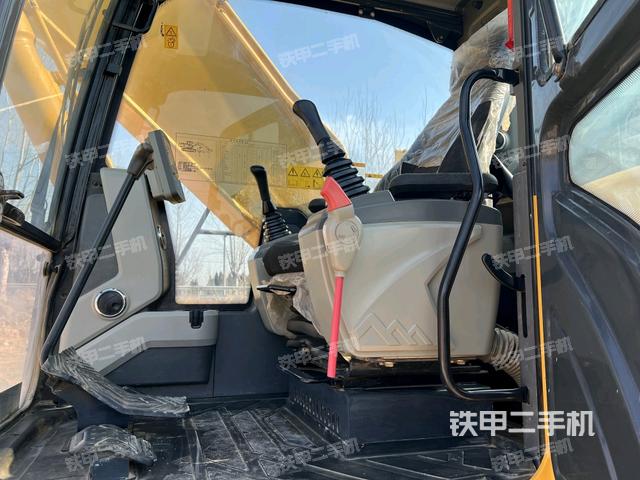 駕駛室整體(整機外觀) 駕駛室整體(整機外觀)