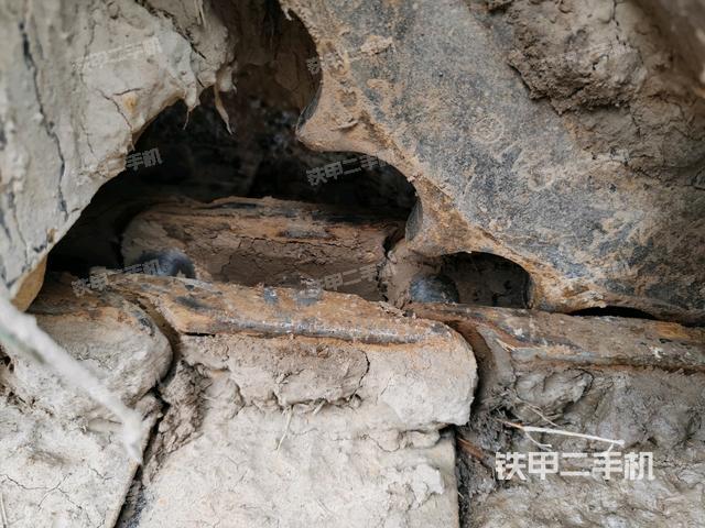 右側(cè)履帶整體?（行走機(jī)構(gòu)）