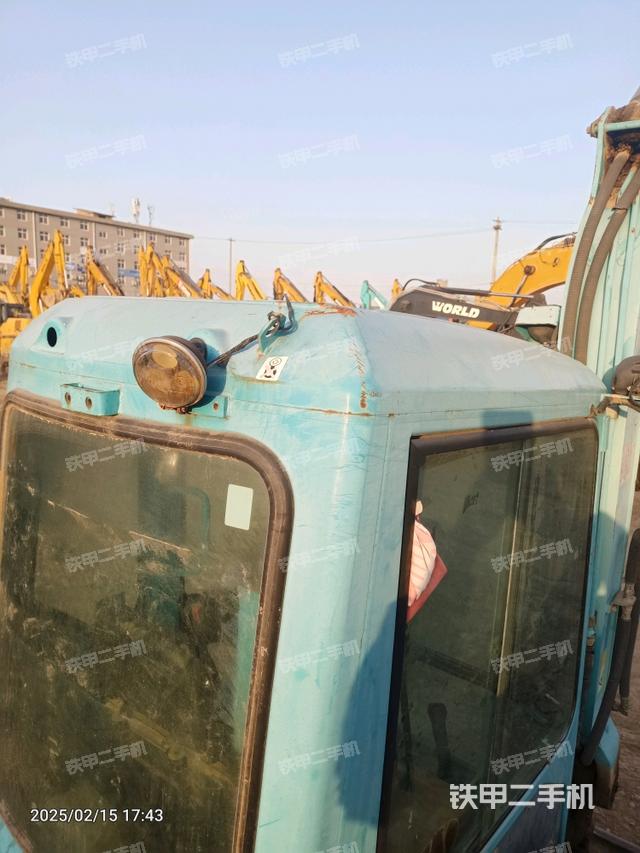 駕駛室頂部（整機(jī)外觀）