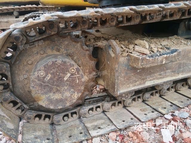 右導向輪(行走機構) 右導向輪(行走機構)