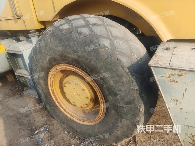 后輪左側(cè)全景（壓路機(jī)前后車架）