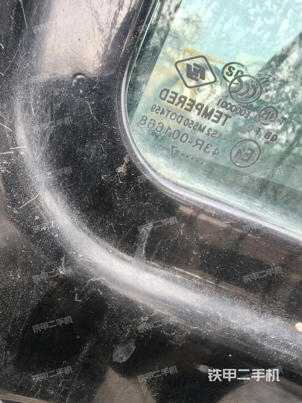 左后方玻璃角標（駕駛室部分）