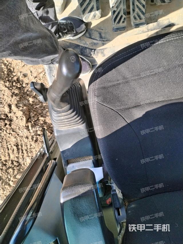 座椅左側(cè)控制臺(tái)/音響/含左手柄（駕駛室部分）