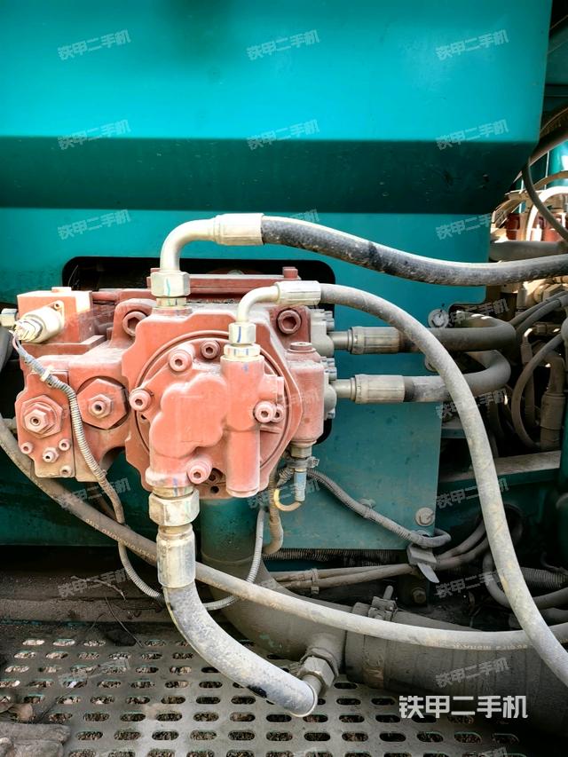 液壓泵斜45?左（大件艙室）