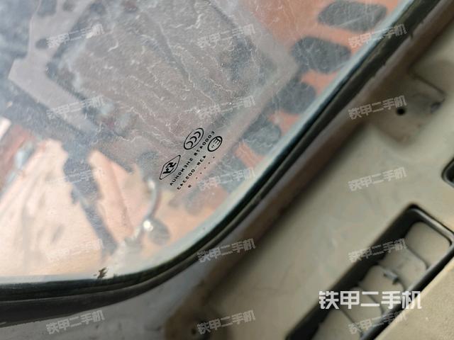 后窗玻璃角標（駕駛室部分）