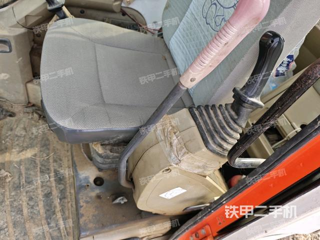 座椅右側(cè)控制臺/鑰匙門/油門/含右手柄（駕駛室部分）