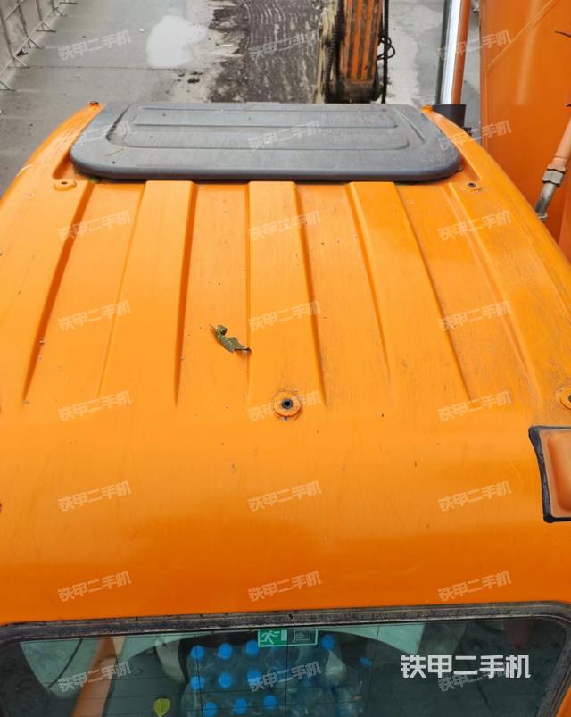 驾驶室顶部（整机外观）