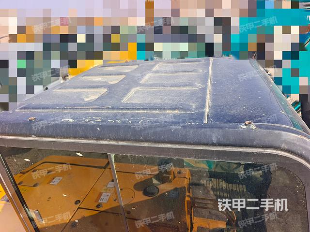 駕駛室頂部（整機外觀）